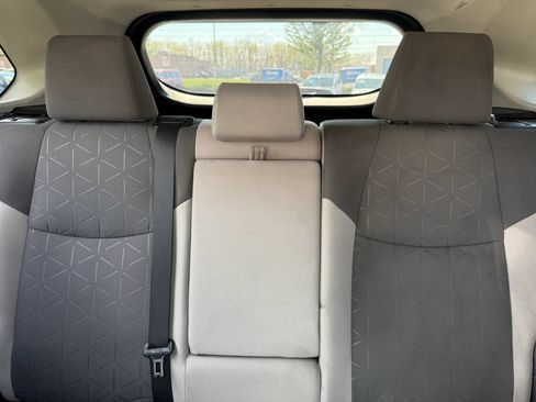 Used 2021 Toyota RAV4 XLE AWD/4WD image 32