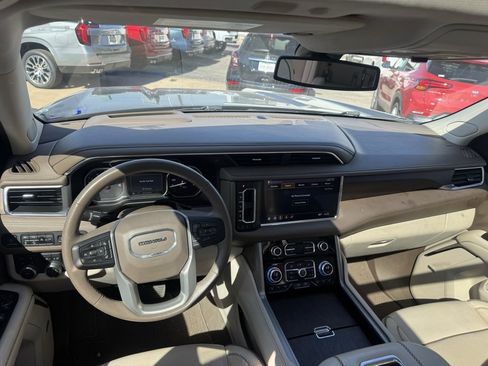 Used 2021 GMC Yukon XL Denali image 3