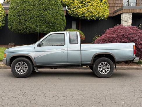 Used 1993 Nissan Pickup 4x4 King Cab image 2