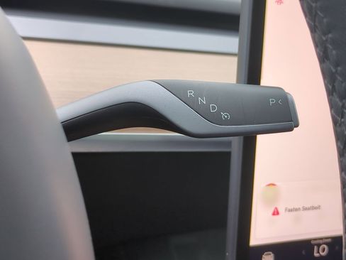 Used 2023 Tesla Model 3 Standard Range image 18