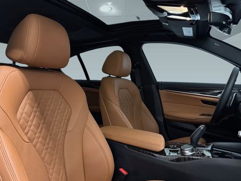 Certified 2023 BMW 530i w/ Convenience Package image 31