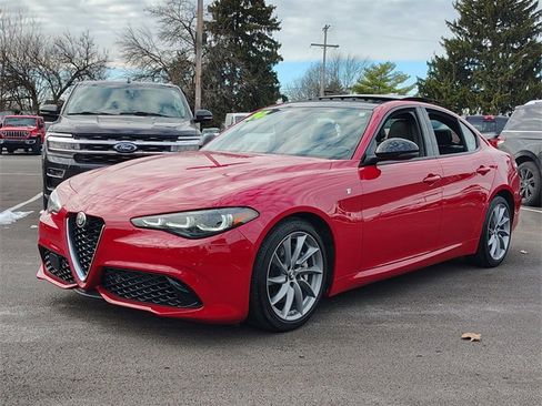 Used 2024 Alfa Romeo Giulia Ti w/ Active Assist Plus Package image 11