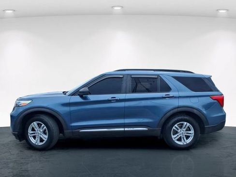 Used 2020 Ford Explorer XLT w/ Equipment Group 202A AWD/4WD image 13