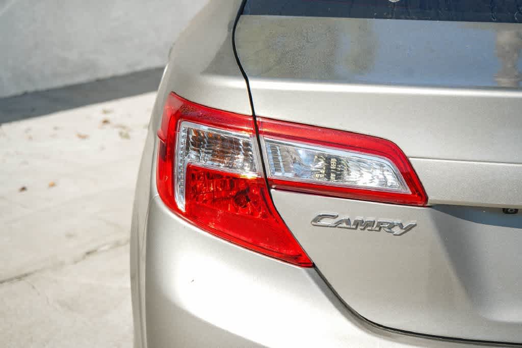Used 2014 Toyota Camry LE FWD image 9