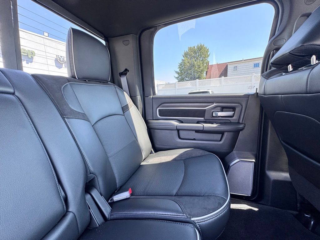 Used 2025 RAM 3500 Limited AWD/4WD image 22