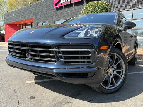 Used 2020 Porsche Cayenne image 2