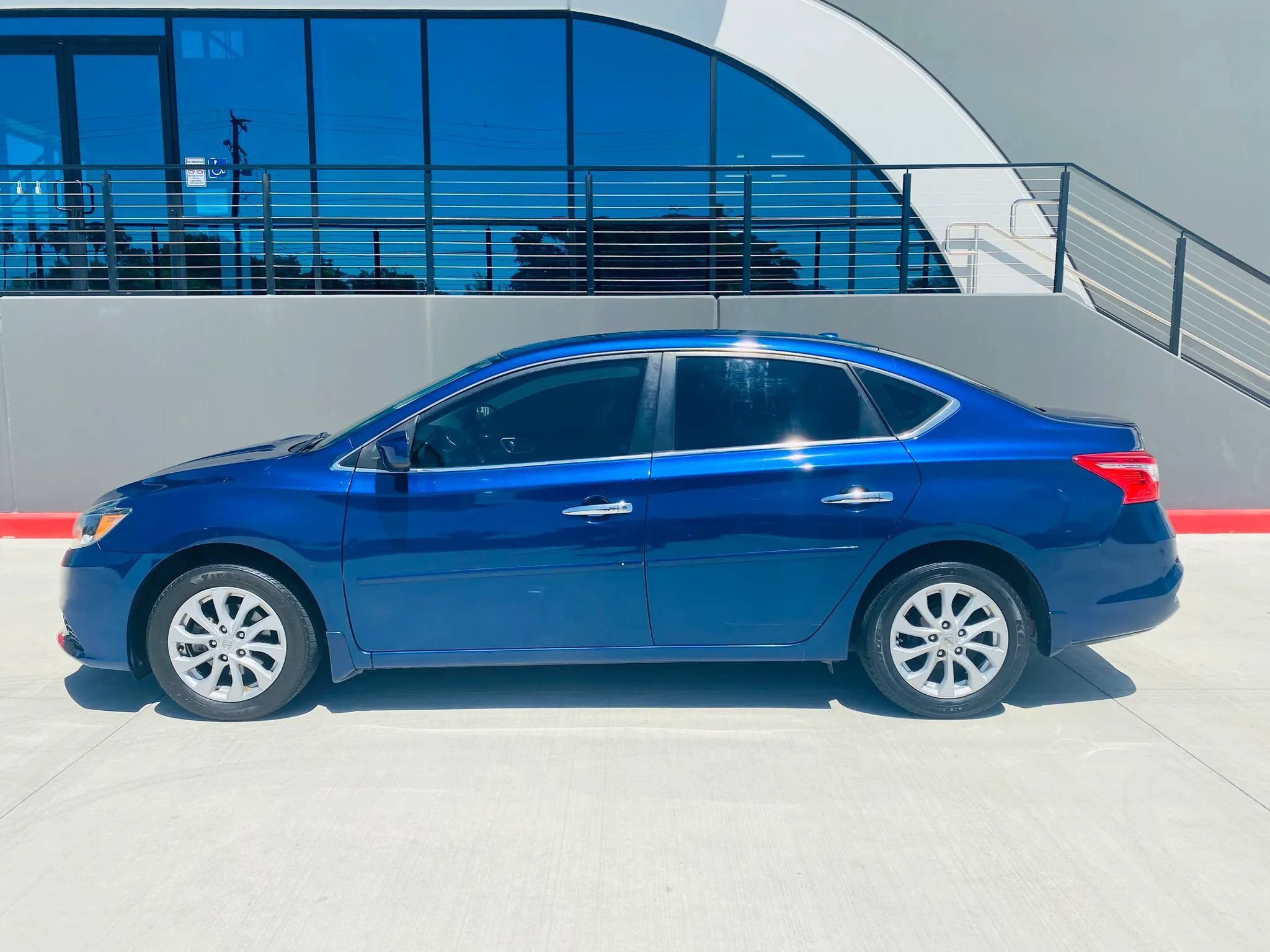 Used 2019 Nissan Sentra SV FWD image 2