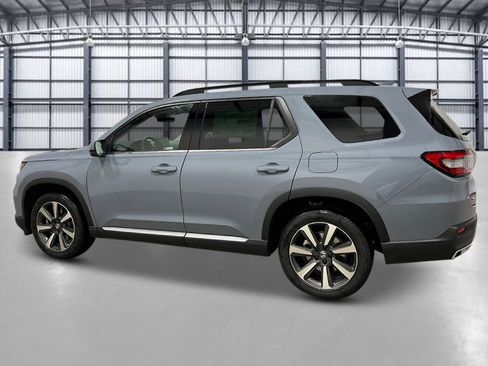 New 2025 Honda Pilot Touring image 2