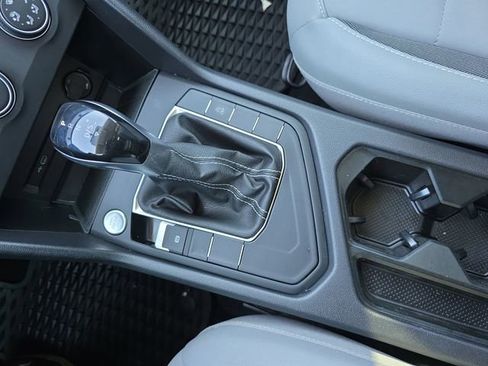 Used 2022 Volkswagen Taos SE image 24