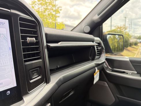 Used 2025 Ford F150 Lariat AWD/4WD image 46