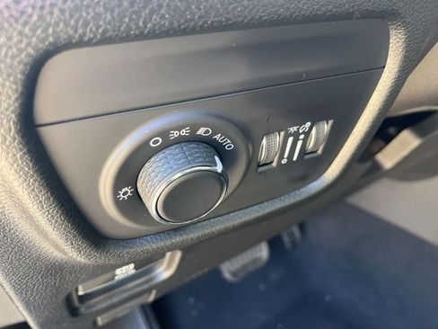 New 2025 Jeep Grand Cherokee 4WD image 13