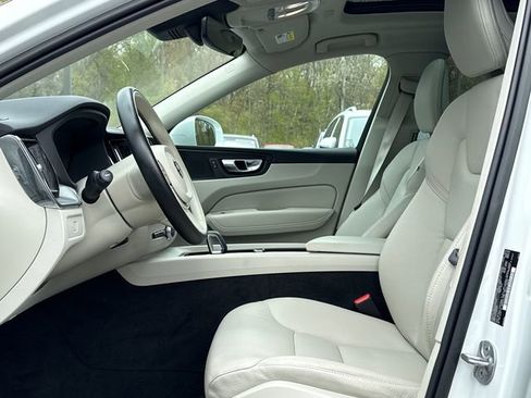 Used 2023 Volvo XC60 B5 Core AWD/4WD image 12