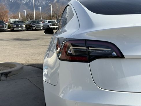 Used 2020 Tesla Model 3 Long Range image 31