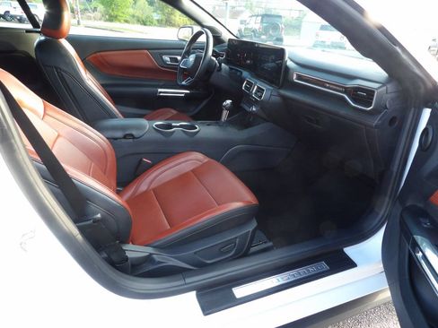 Used 2025 Ford Mustang Premium RWD image 10