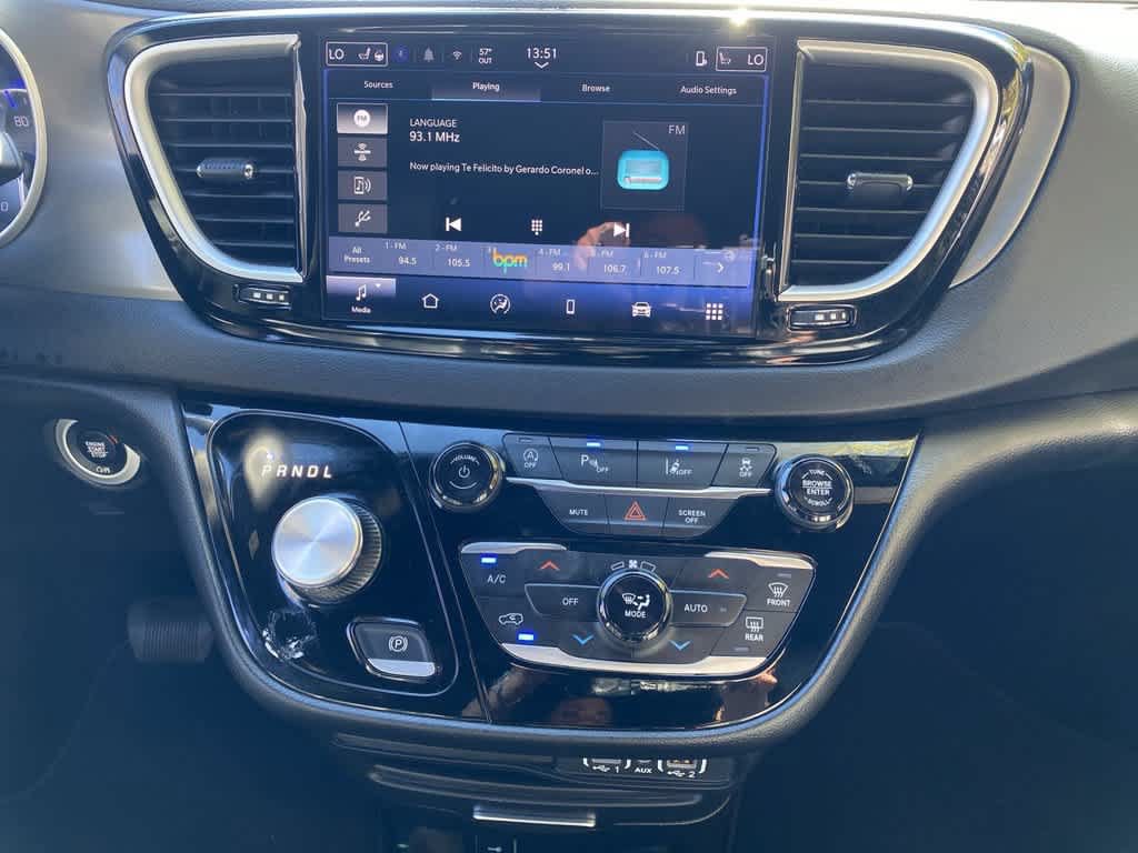 Used 2025 Chrysler Pacifica Select FWD image 23