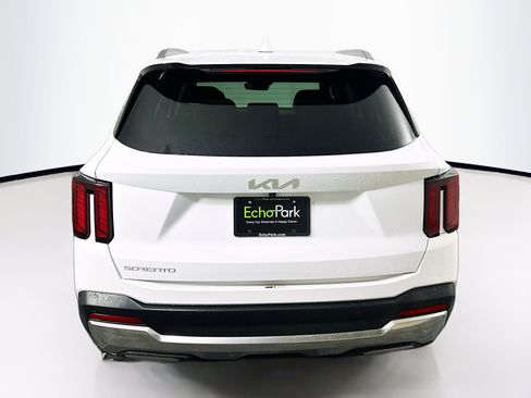 Used 2024 Kia Sorento S image 7