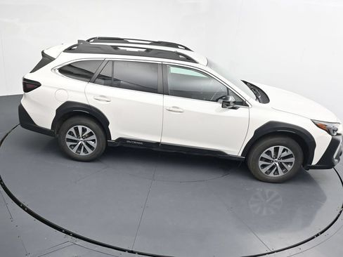 Used 2024 Subaru Outback Premium AWD/4WD image 17