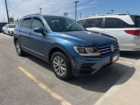 Used 2018 Volkswagen Tiguan SE w/ Panoramic Sunroof Package AWD/4WD image 1