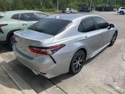 Used 2023 Toyota Camry SE FWD image 4