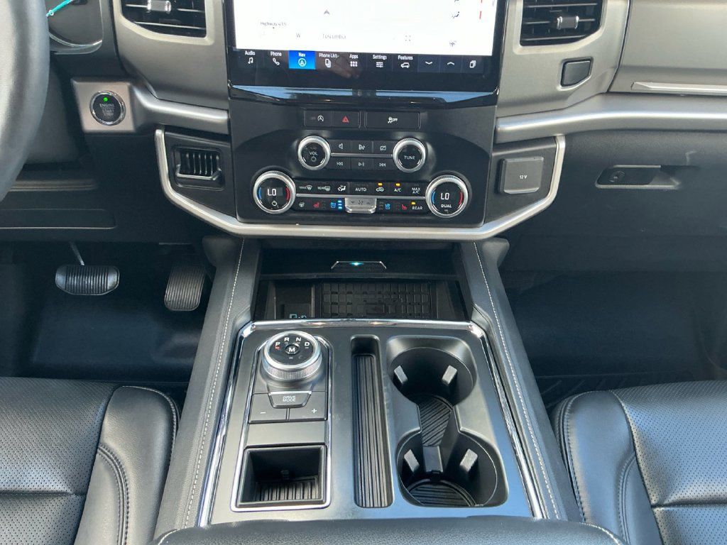 Certified 2024 Ford Expedition XLT RWD image 20
