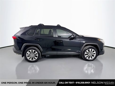 Used 2023 Toyota RAV4 XLE Premium image 4