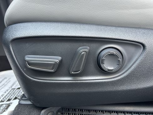 Used 2025 Toyota Sienna XLE FWD image 15