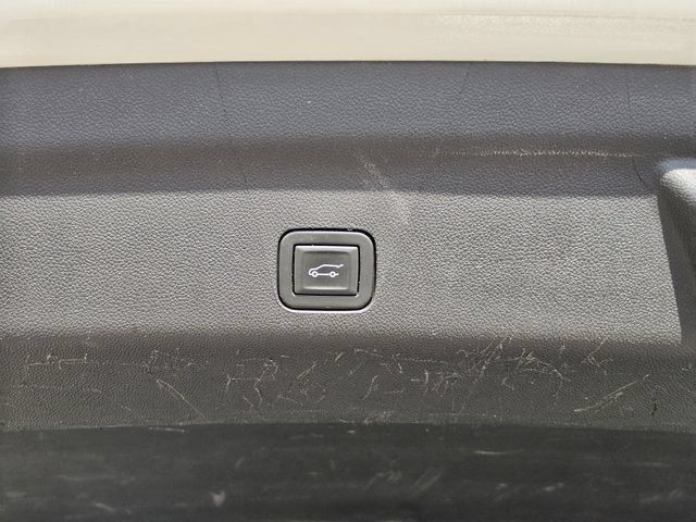 Used 2024 Chevrolet Tahoe LT RWD image 8