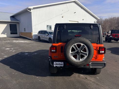 Used 2018 Jeep Wrangler Unlimited Sahara w/ Cold Weather Group image 9
