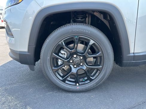 New 2025 Jeep Compass Latitude w/ Altitude Special Edition image 18