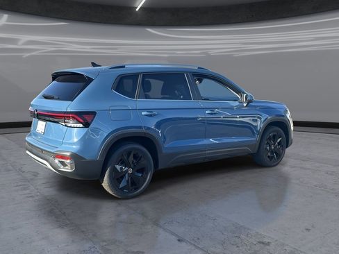 New 2026 Volkswagen Taos SE FWD image 5