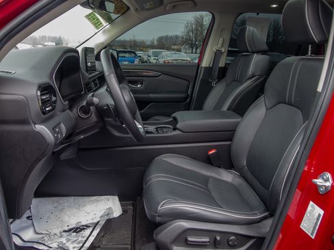 Used 2025 Honda Pilot Elite image 12