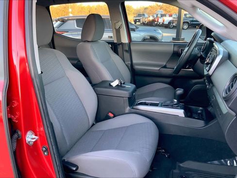 Used 2023 Toyota Tacoma SR5 w/ Technology Package image 9