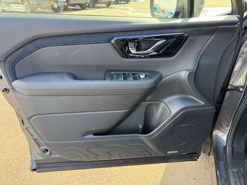 Certified 2025 Subaru Forester Limited image 15