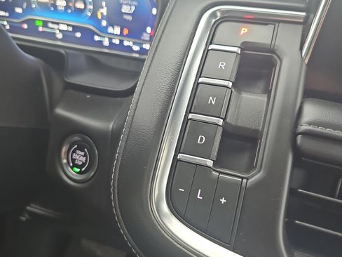 Used 2023 Chevrolet Suburban LT AWD/4WD image 27