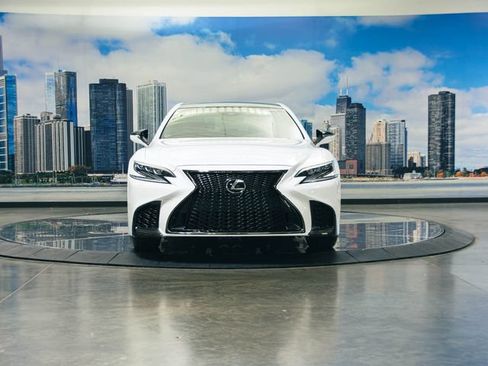 Used 2019 Lexus LS 500 F Sport w/ Accessory Package (Z2) AWD/4WD image 3