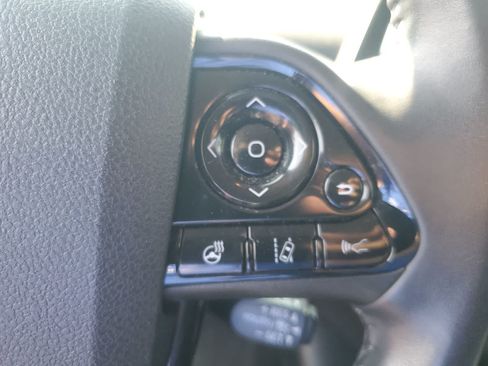 Used 2019 Toyota Prius Limited w/ Premium Convenience Package FWD image 18