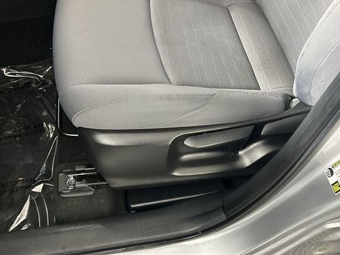 Used 2024 Toyota Corolla Cross SE w/ Moonroof Package image 19