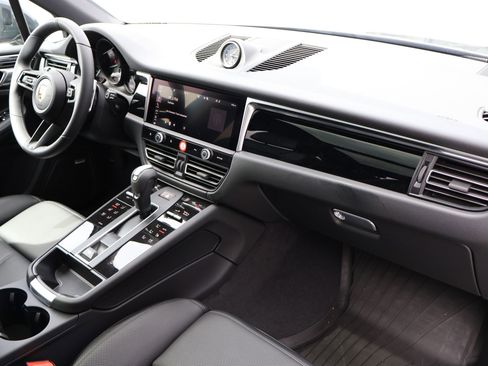 New 2026 Porsche Macan image 26