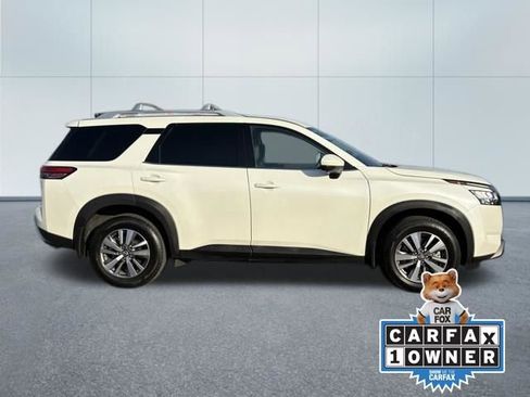 Used 2023 Nissan Pathfinder SL w/ Lighting Package (N92) image 2