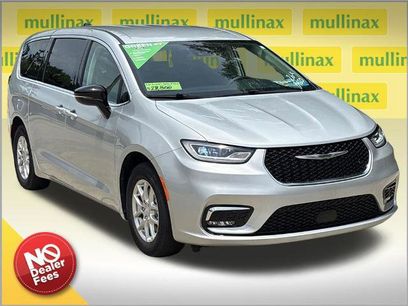 Used 2024 Chrysler Pacifica Touring-L