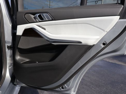 Used 2026 BMW X5 xDrive40i w/ M Sport Package image 24