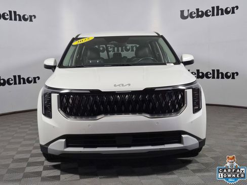 Used 2025 Kia Carnival FWD image 2