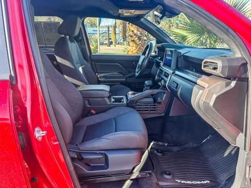 Certified 2025 Toyota Tacoma SR5 image 19