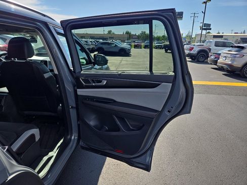 Used 2025 Volkswagen Atlas Peak Edition SE AWD/4WD image 16