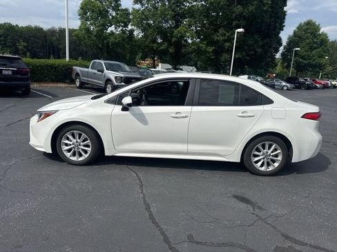 Used 2022 Toyota Corolla LE w/ LE Convenience Package FWD image 8