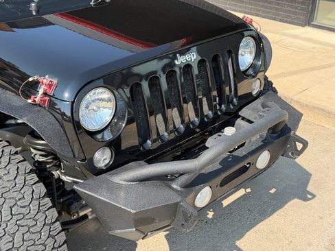 Used 2016 Jeep Wrangler Rubicon w/ Power Convenience Group AWD/4WD image 11