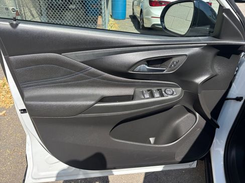 Used 2025 Buick Envista Sport Touring image 20