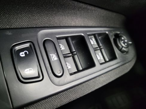 Used 2016 Jeep Renegade Latitude image 27