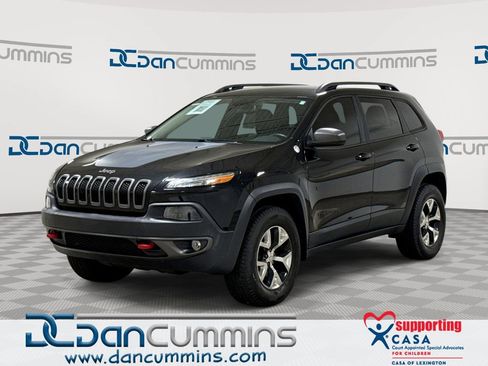 Used 2016 Jeep Cherokee Trailhawk AWD/4WD image 1