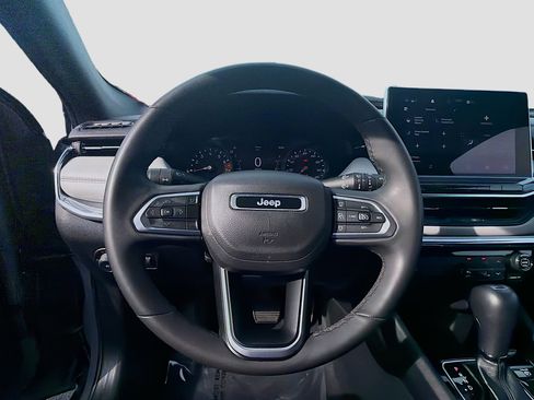 Used 2024 Jeep Compass Limited image 10